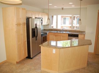 992 W 8th Pl, The Dalles, OR