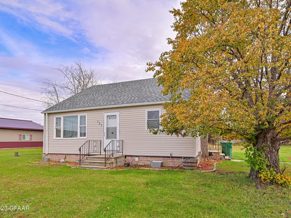 721 Jahr Ave, Portland, ND 58274