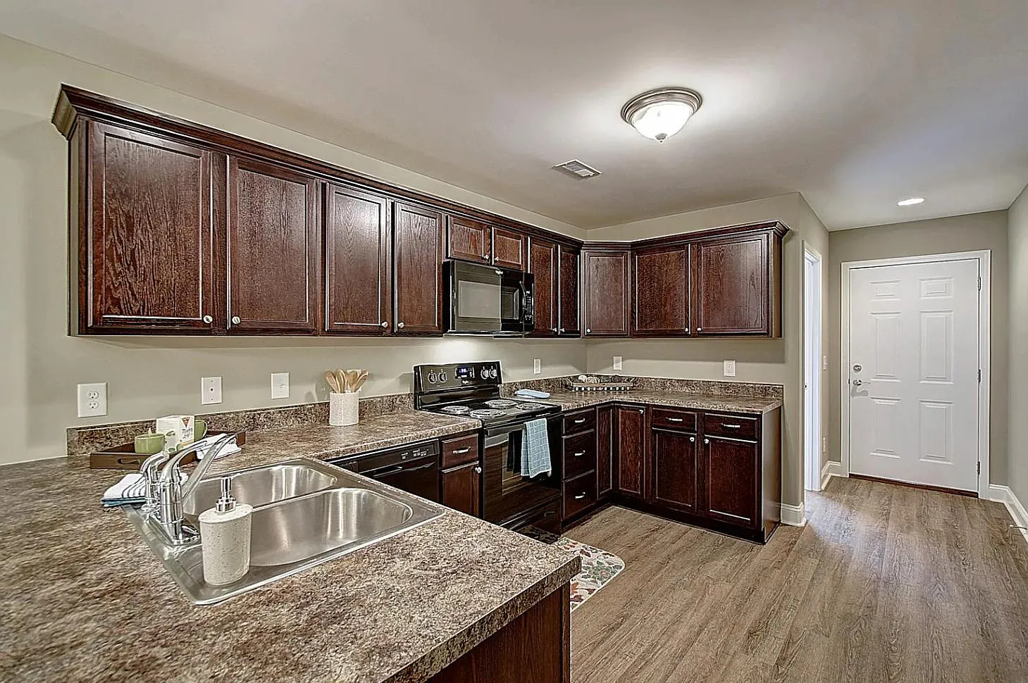 3 bed, 2.5 bath, 1500 sqft, $2,000 — Photo 2