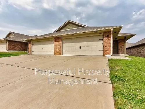 4313 Edinburg Way Photo 1