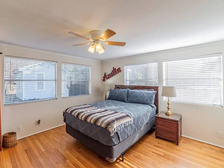 1503 Newton St — Photo 13