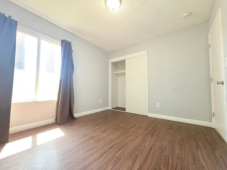 9845 Hayvenhurst Ave — Photo 11