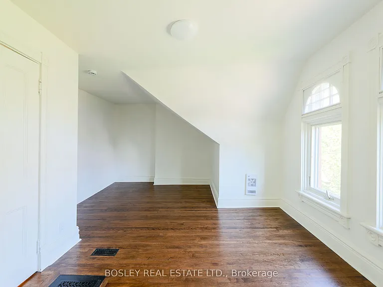 12 Meredith Cres #UPPER — Photo 47