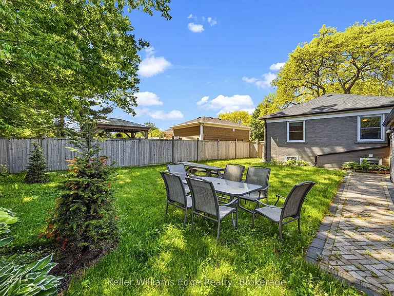 2300 Wagner Cres #UPPER — Photo 19