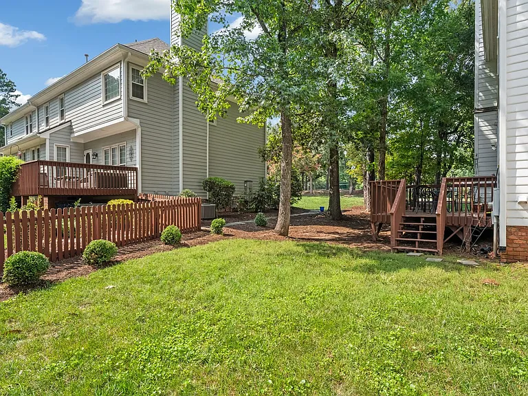 100 Spring Valley Ln — Photo 21
