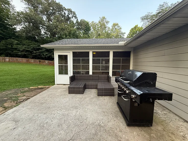 7605 Luscombe Dr — Photo 11