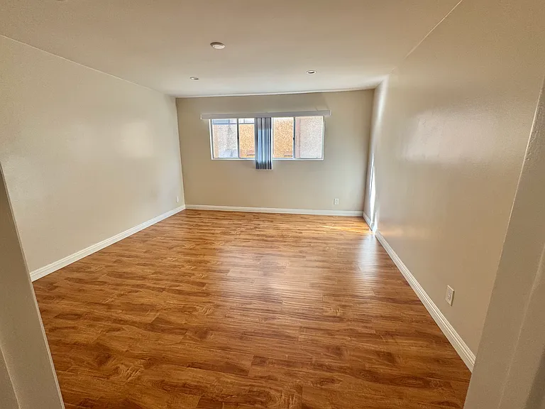 2014 S Bentley Ave #202 — Photo 6