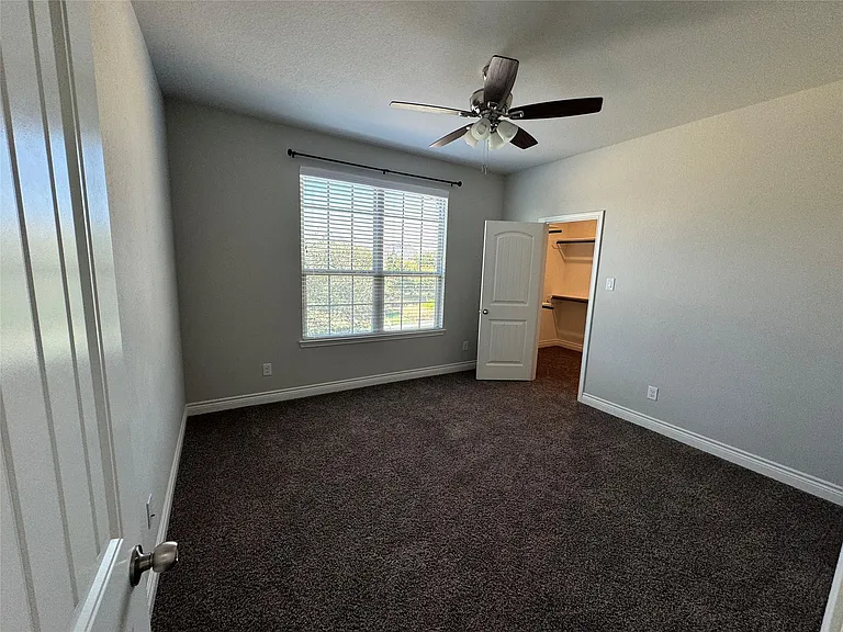 5231 Pickford Grv — Photo 20