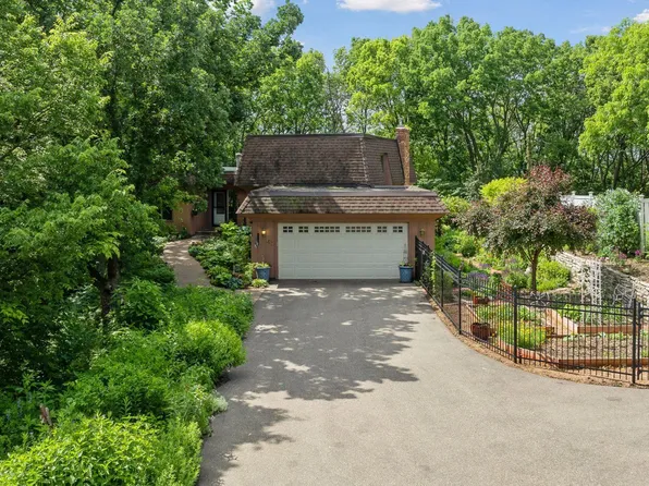 167 Spring Valley Dr, Bloomington, MN 55420