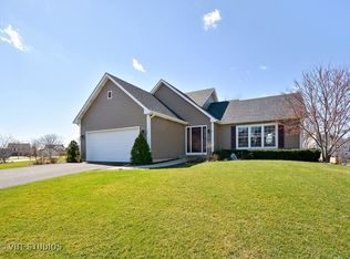 708 Terry Ln, North Aurora, IL 60542