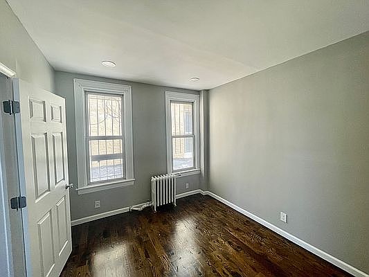 5th image of 523 Bement Ave #2L