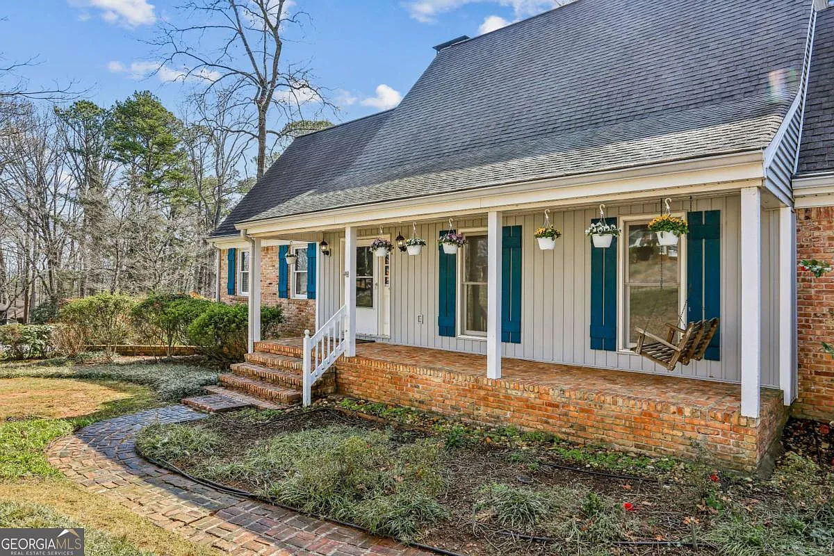 5622 Williamsburg Dr photo 1