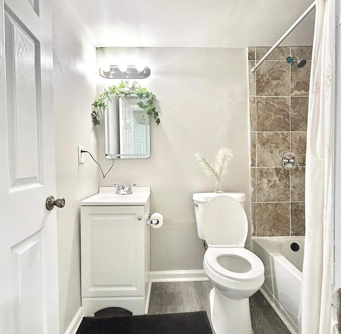 4 bed, 3.5 bath, 1400 sqft, $767 — Photo 1