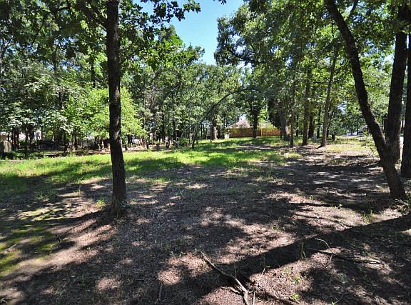 4th image of 390 Saint Andrews Dr