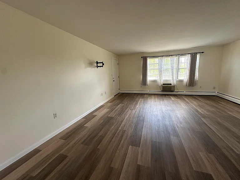 1256 Farmington Ave #C — Photo 6