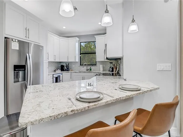 332 14th St SE — Photo 9
