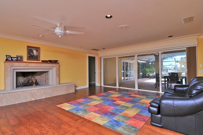 1st image of 121 S Warbler Ln
