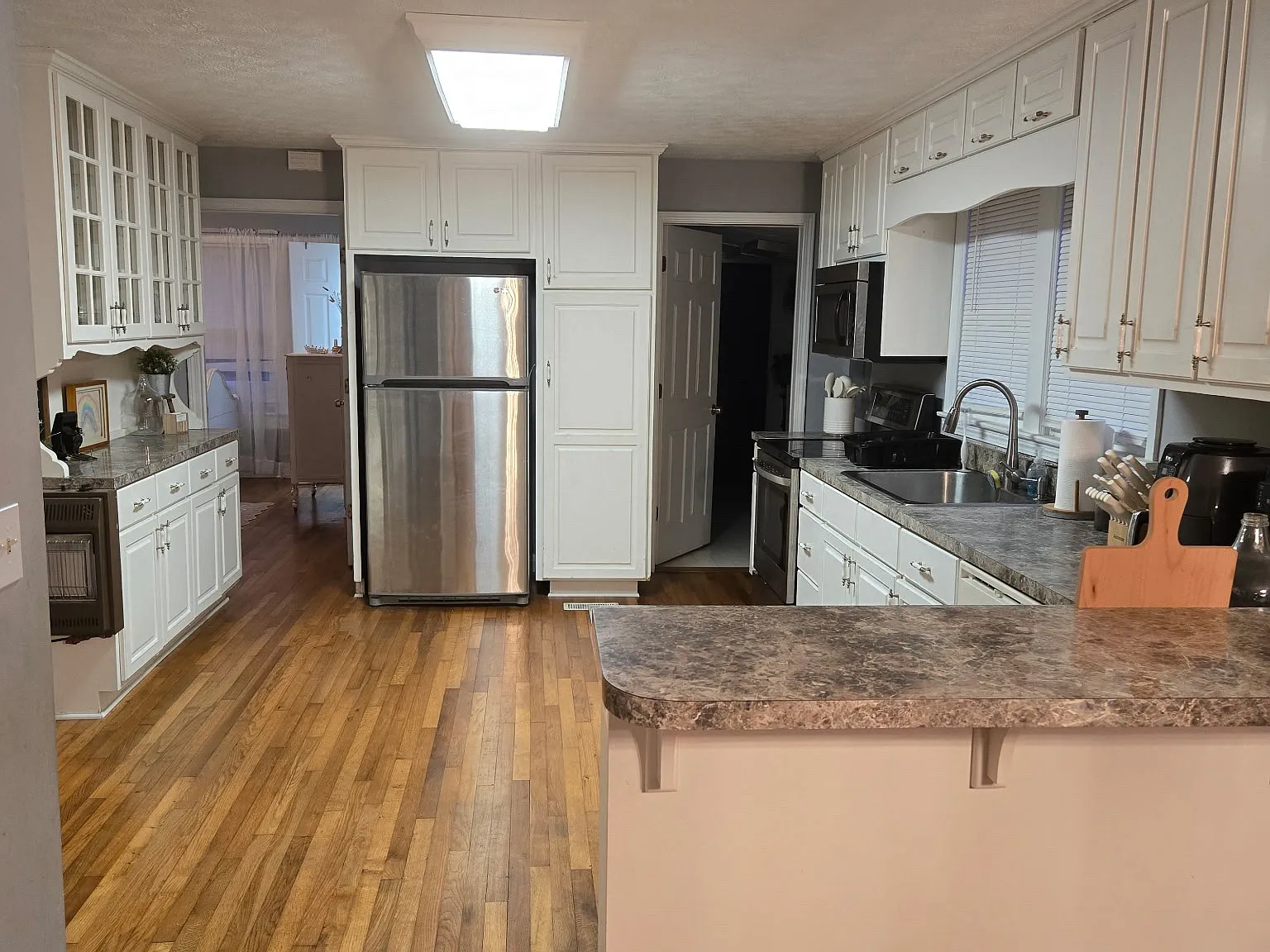 4 bed, 2234 sqft, $2,000 — Photo 2