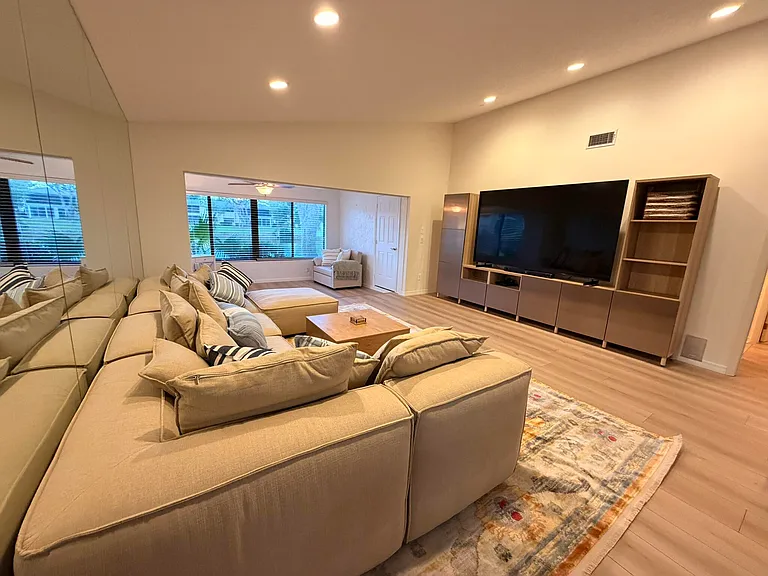 24 Westgate Ln #24A — Photo 2