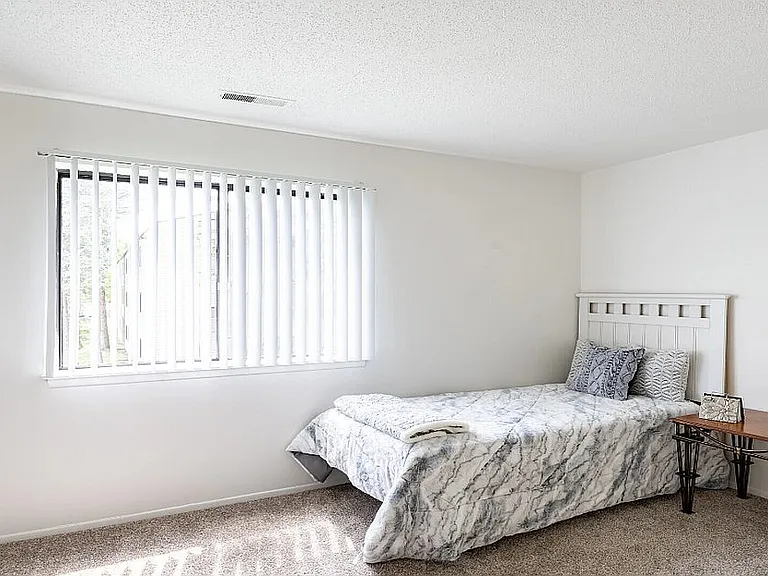 Pine Hill Apartments — Photo 7