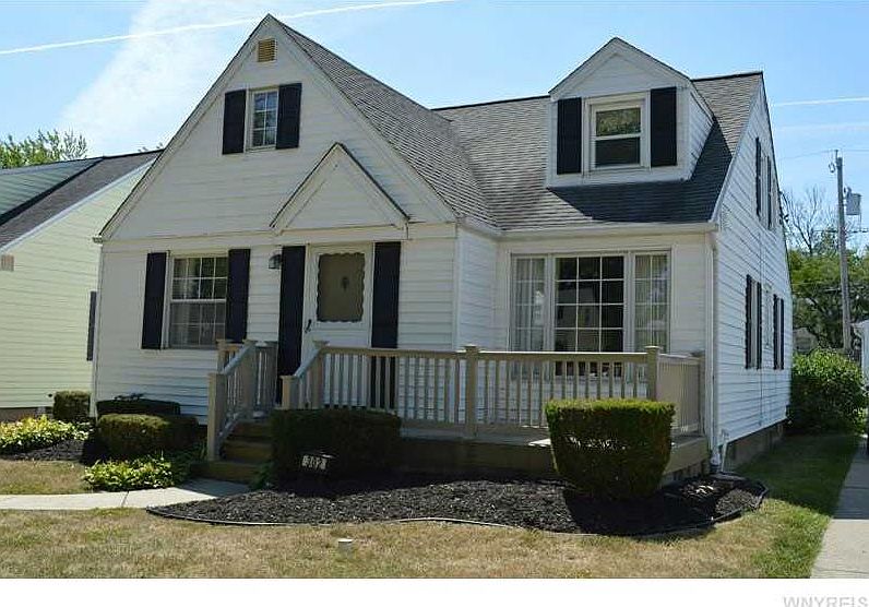 1st image of 302 Wrexham Ct N
