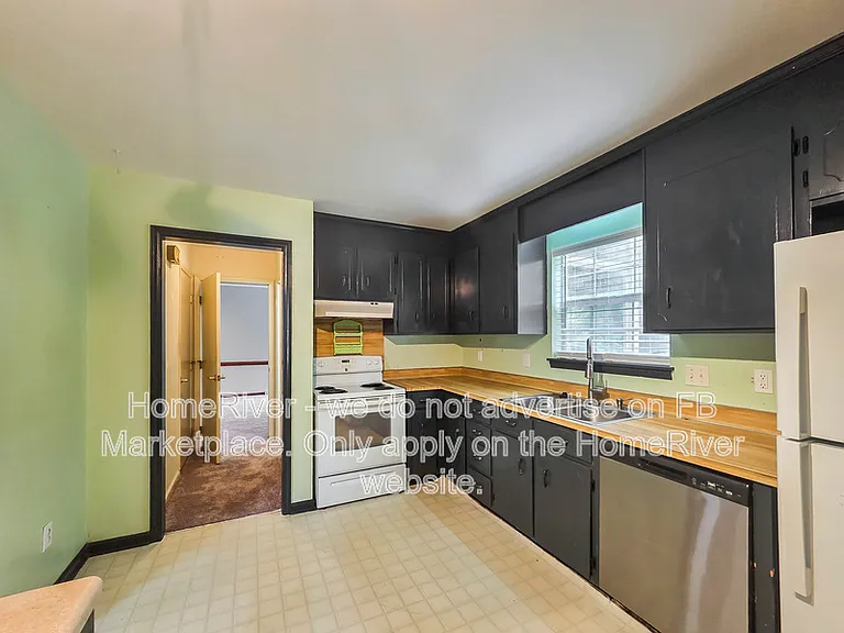 9444 Stately Oak Ln — Photo 7