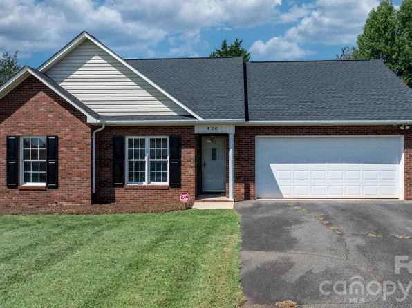 1420 Farmington Hills Dr, Conover, NC 28613