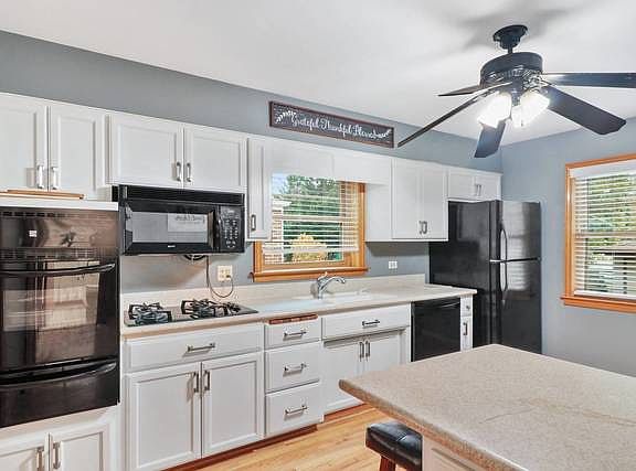 4th image of 3551 W 98th St