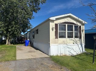 1256 Ridgewood Dr, Lockport, NY 14094