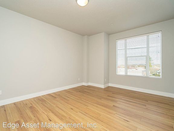 3rd image of 7400 N Greenwich Ave APT 2