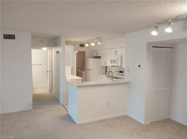 8950 Colonnades CT E #824, BONITA SPRINGS, FL 34135