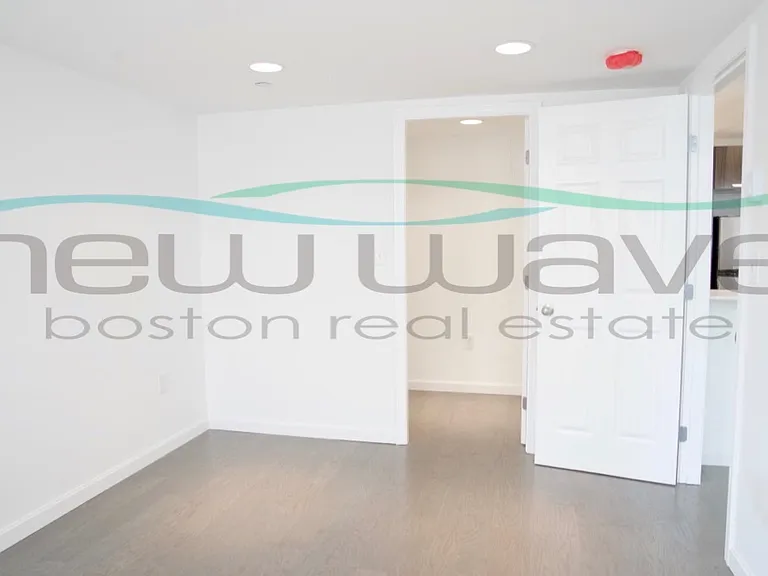 100 Queensberry St #3B — Photo 3