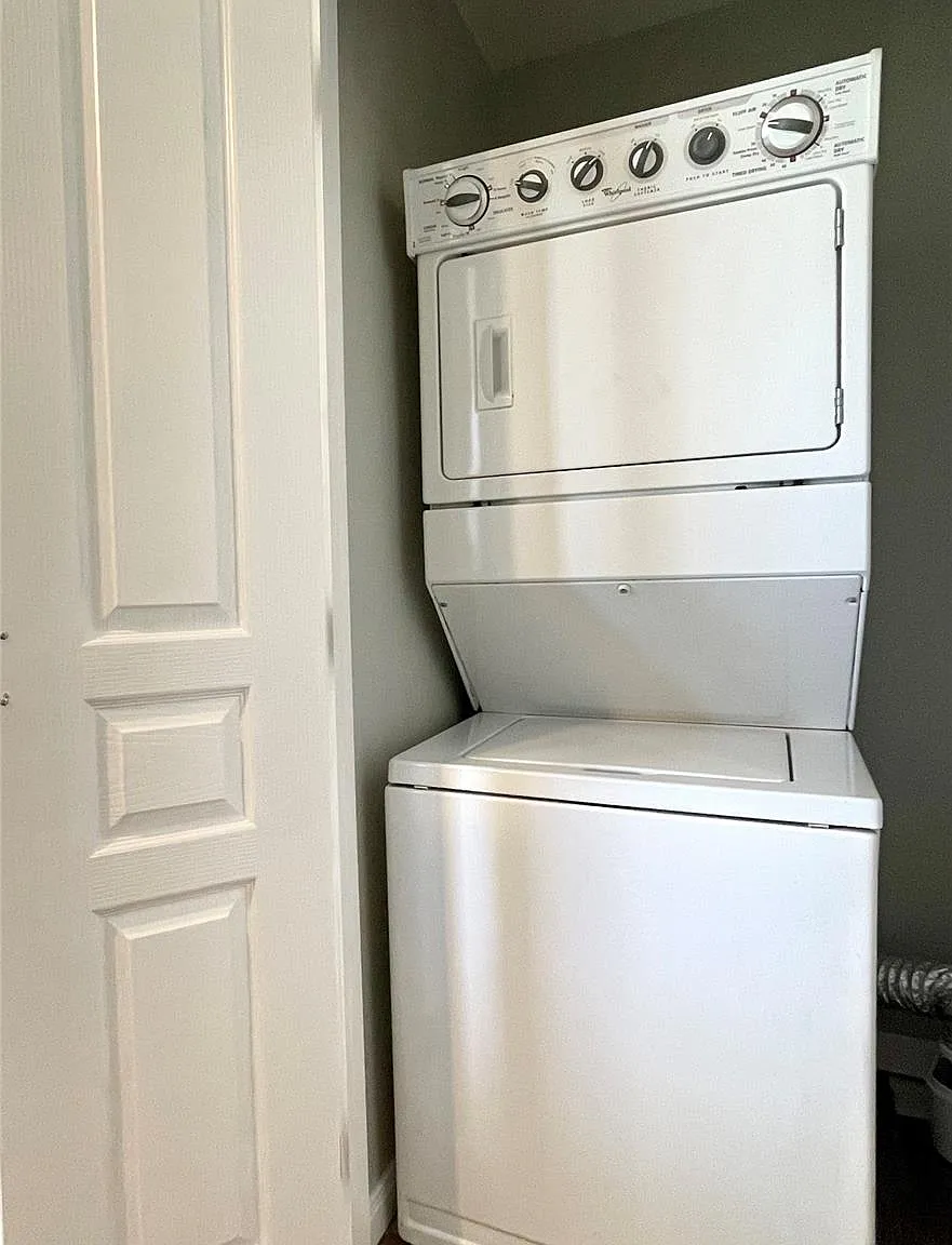 2 bed, 1.0 bath, 832 sqft, $1,350 — Photo 4