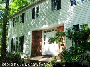 21 Colonial Rd, Dallas, PA 18612