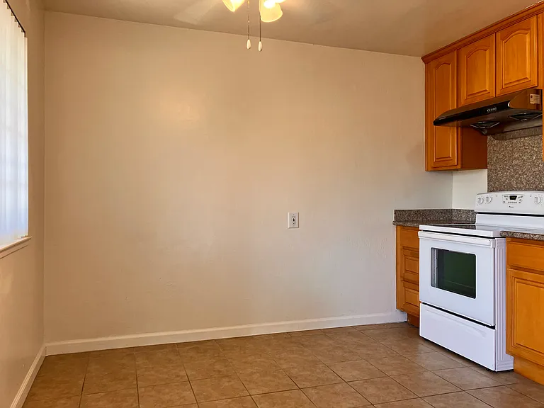 626 Pinewood Dr #3 — Photo 2