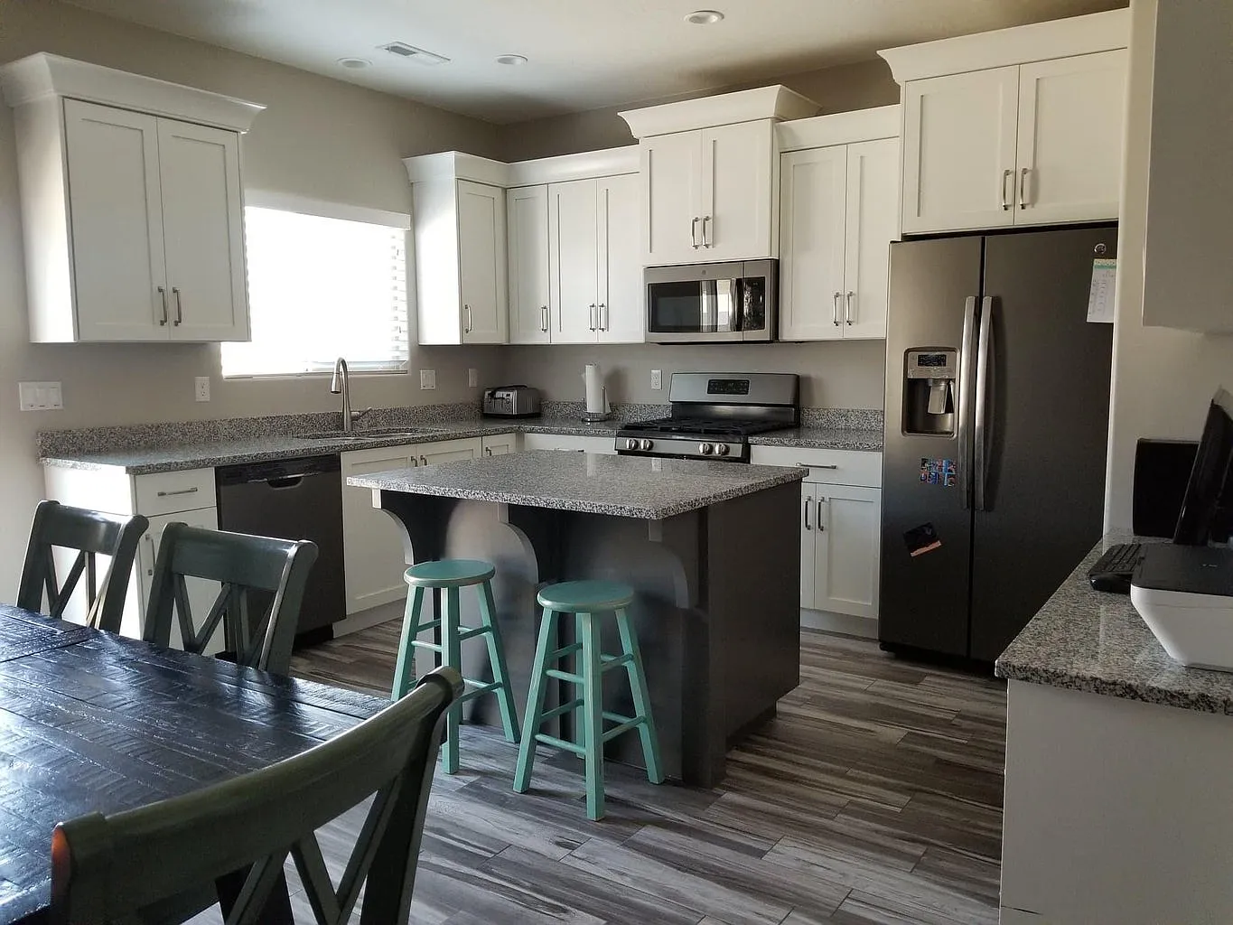 3 bed, 2.5 bath, 1726 sqft, $1,850 — Photo 4