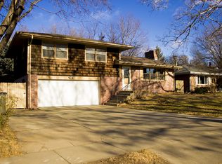 7320 Englewood Dr, Lincoln, NE 68510