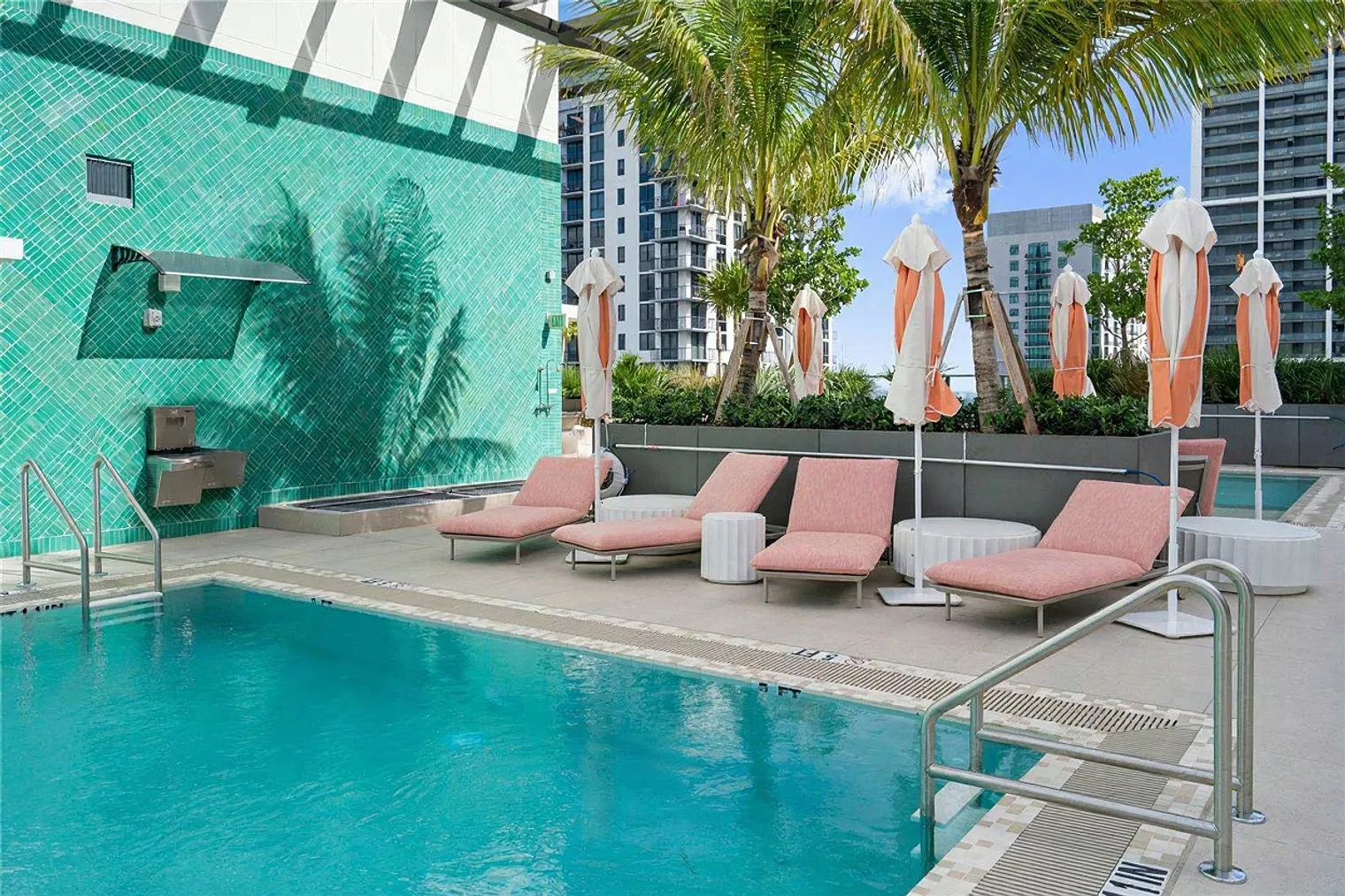 1 bed, 1.0 bath, 592 sqft, $3,742 — Photo 4