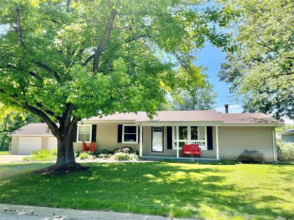 10 Birchwood Rd, Litchfield, IL 62056