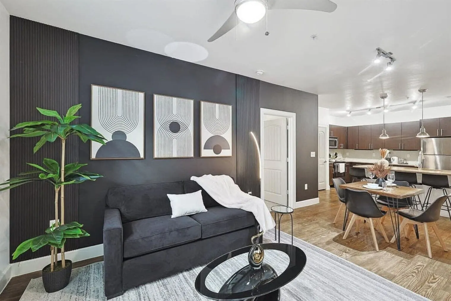 2 bed, 2.0 bath, $3,967 — Photo 2