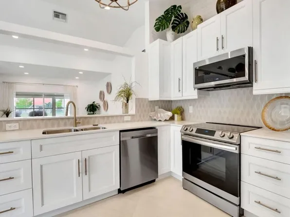 15465 Lake Magnolia Pl, Delray Beach, FL 33484