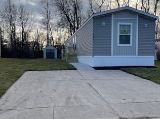 28051 Charlemagne St, Romulus, MI 48174