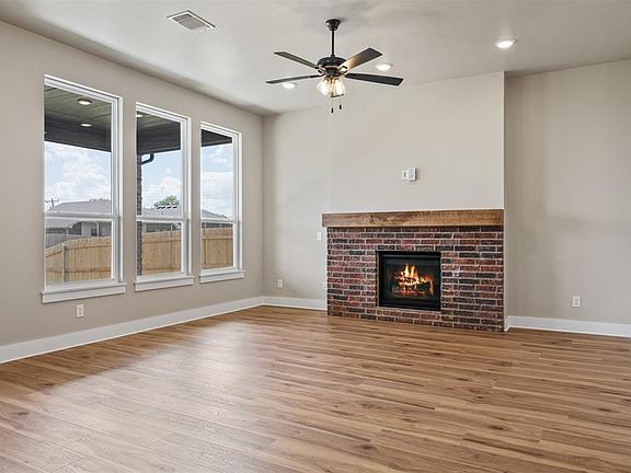 5th image of 10532 NW 33rd Pl