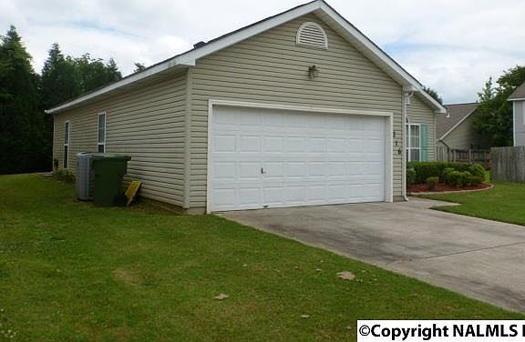 3rd image of 216 River Oaks Dr