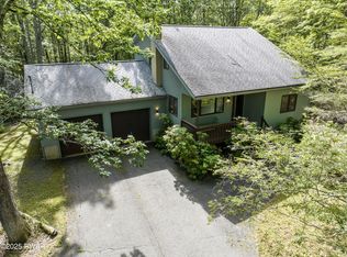 216 Canterbrook Dr, Dingmans Ferry, PA