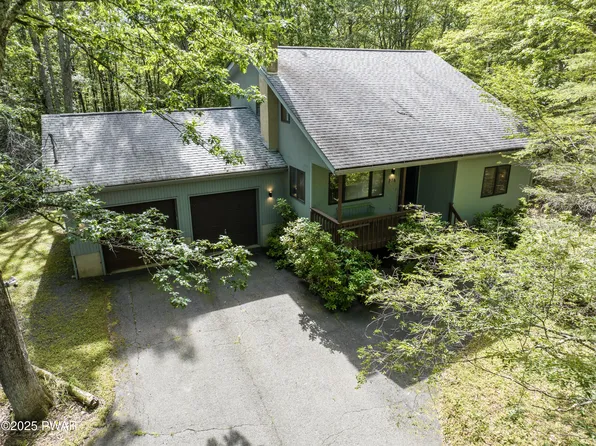 216 Canterbrook Dr, Dingmans Ferry, PA 18328