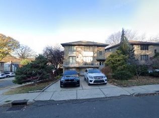 469 Oak St, Ridgefield, NJ 07657
