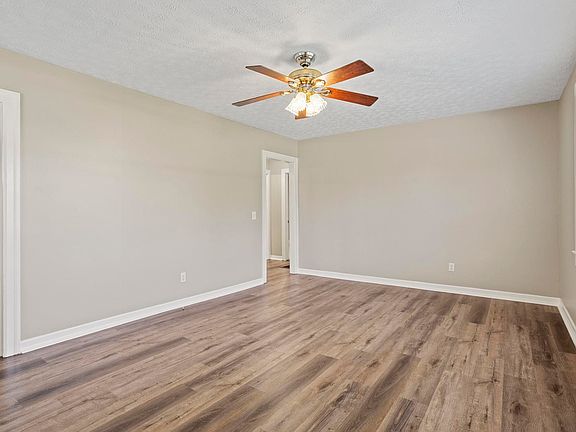 3rd image of 1700 E Georgia Rd