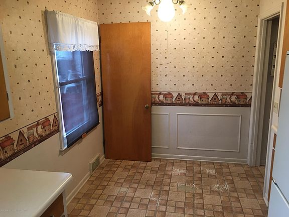 5th image of 404 W Willard Ave