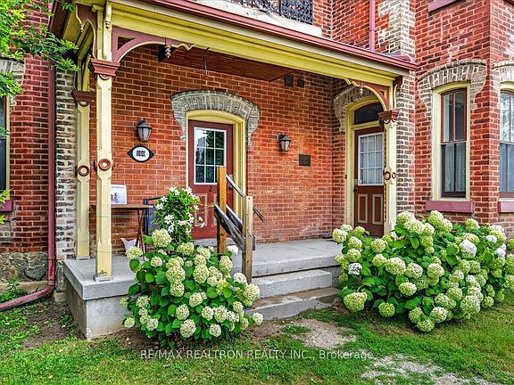 3rd image of 100 Victoria St E